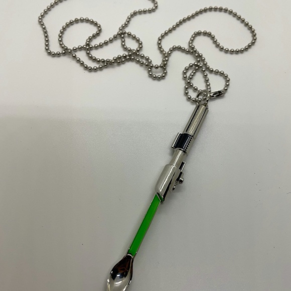 Mini spoon necklace Star Wars inspired Light Saber small tiny spoon pendant grn - Picture 4 of 4